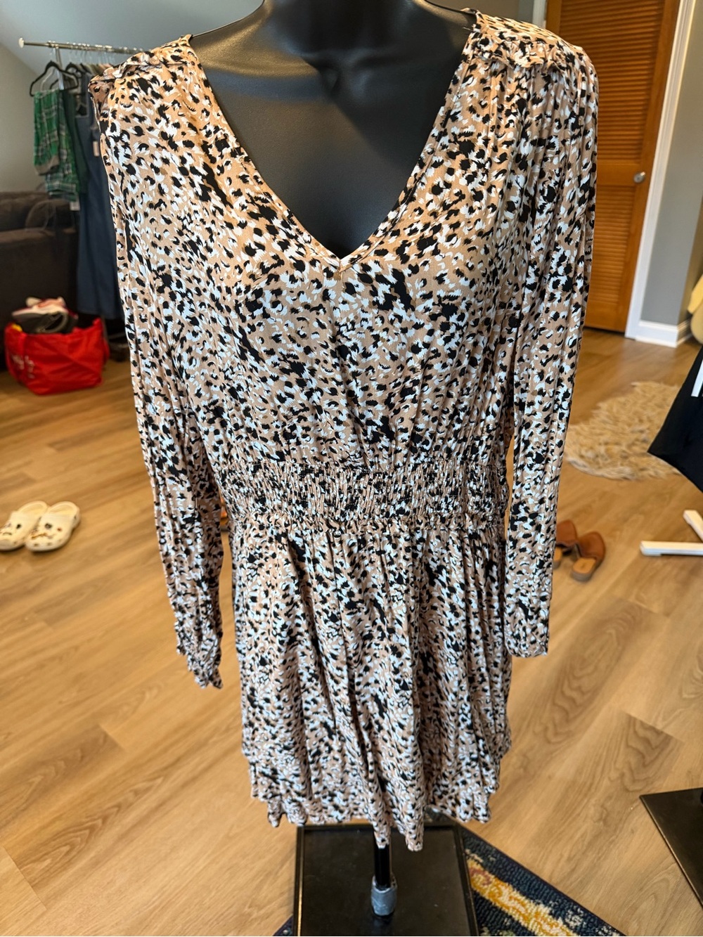 Sz M Jodifl Long-Sleeve V-Neck Smocked Waist Leopard Print Dress - Beige/Black